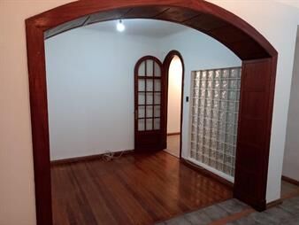 https://www.gallito.com.uy/apto-al-frente-amplio-excelente-ubicacion-y-bajos-gastos-inmuebles-24340980