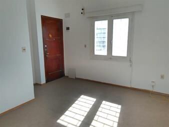 https://web5.gallito.com.uy/oportunidad-amplio-y-luminoso-apartamento-a-pasos-de-av-agr-inmuebles-24066623