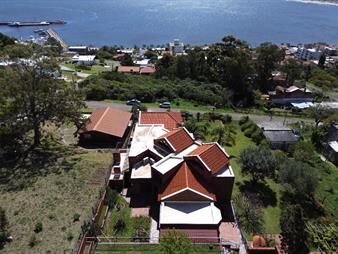 https://www.gallito.com.uy/cerro-san-antonio-casona-con-vista-parque-de-1500-m2-inmuebles-27374041