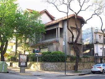 https://www.gallito.com.uy/casa-en-venta-en-pocitos-emblematica-esquina-gran-recepcion-inmuebles-14587757