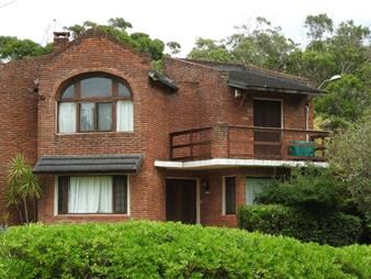 https://www.gallito.com.uy/espectacular-casa-con-vista-al-mar-a-100-m-del-desplayado-inmuebles-24677991