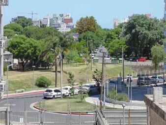 https://web5.gallito.com.uy/apto-monoambiente-e-tower-35-m2-al-fte-aa-vig-24-h-bbcoa-inmuebles-24717556