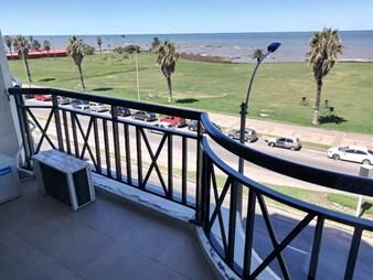 https://www.gallito.com.uy/edificio-de-solida-construccion-sobre-rambla-con-renta-inmuebles-25225930