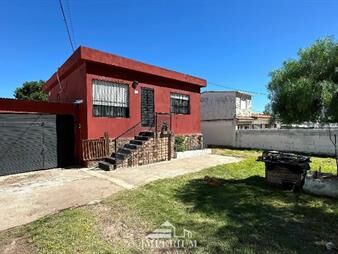 https://www.gallito.com.uy/venta-de-casa-de-dos-dormitorios-terreno-y-gge-en-nu-paris-inmuebles-25347371