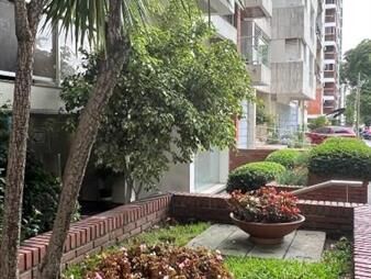 https://www.gallito.com.uy/impecable-apto-amueblado-prox-a-21-de-setiembre-y-sarmiento-inmuebles-21335619