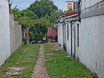 https://web5.gallito.com.uy/venta-de-terreno-660-mc-con-dos-casas-construidas-a-reciclar-inmuebles-25433588