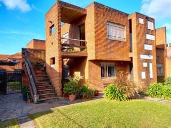https://www.gallito.com.uy/casa-ph-en-carrasco-3-dormitorios-3-baños-garaje-inmuebles-25587973
