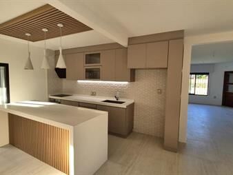 https://www.gallito.com.uy/venta-casa-a-estrenar-solymar-3-dormitorios-3-baños-cochera-inmuebles-25675151