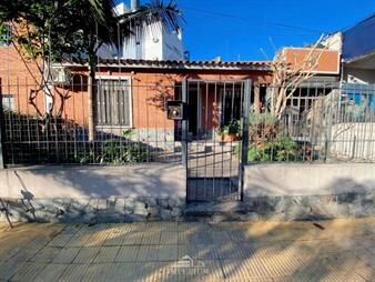 https://web5.gallito.com.uy/venta-de-casa-en-buceo-2-dormitorios-y-patio-con-parrilero-inmuebles-25686717