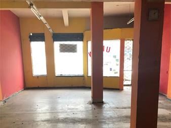 https://web5.gallito.com.uy/oportunidad-local-amplio-buena-ubicacion-sobre-gral-flores-inmuebles-25695293