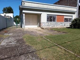 https://www.gallito.com.uy/casa-al-frente-cjardin-y-amplio-patio-con-parrillero-gge-inmuebles-25772386