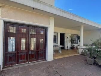 https://web5.gallito.com.uy/dos-casas-mismo-padron-a-mts-centro-comercial-inmuebles-25868624