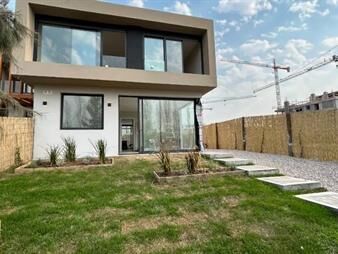 https://www.gallito.com.uy/venta-casa-san-nicolas-a-estrenar-excelentes-term-fondo-inmuebles-25877731