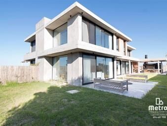 https://www.gallito.com.uy/venta-casa-jose-ignacio-3-dormitorios-jardin-parrillero-inmuebles-26130546