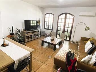 https://web5.gallito.com.uy/excelente-casa-de-altos-duplex-a-1-cuadra-del-shopping-inmuebles-26165837