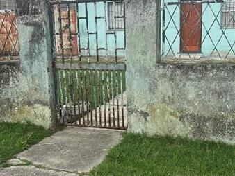 https://web5.gallito.com.uy/basilio-araujo-casa-y-11-apartamentos-inmuebles-26683021