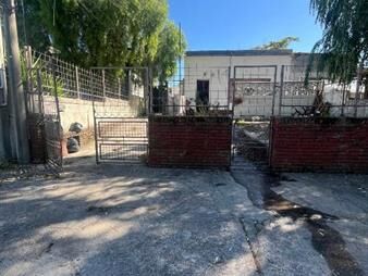 https://web5.gallito.com.uy/casa-y-dos-apartamentos-calle-oyarvide-casi-santo-tome-inmuebles-26716139