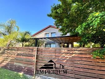 https://www.gallito.com.uy/venta-casa-en-la-floresta-3-dormitorios-a-metros-del-mar-inmuebles-26731897
