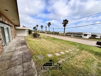 https://www.gallito.com.uy/venta-de-casa-frente-a-playa-del-balneario-costa-azul-inmuebles-26790602