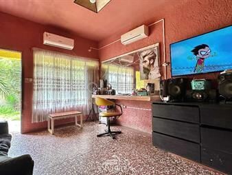 https://www.gallito.com.uy/venta-de-casa-con-un-gran-terreno-a-reciclar-en-barros-blanc-inmuebles-26813838