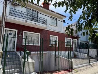 https://web5.gallito.com.uy/encantadora-en-dos-plantas-con-garaje-jardin-y-parrillero-inmuebles-26882617