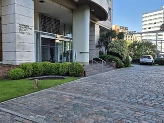 https://web5.gallito.com.uy/apartamento-en-venta-2-dormitorios-2-garages-buceo-inmuebles-26911399