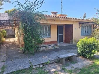 https://www.gallito.com.uy/chalet-de-buena-construccion-con-terreno-y-entrada-para-auto-inmuebles-26912413