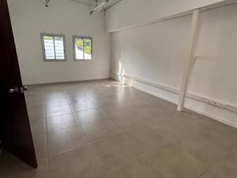 https://www.gallito.com.uy/gran-local-y-oficinas-versatil-en-excelente-estado-y-ubicac-inmuebles-26924175