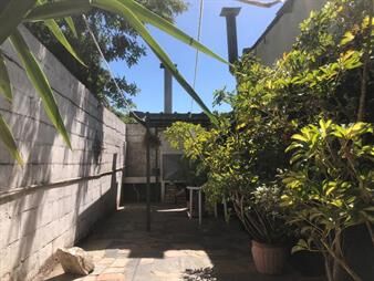 https://web5.gallito.com.uy/venta-casa-2-dormitorios-en-brazo-oriental-con-cochera-y-par-inmuebles-26928903