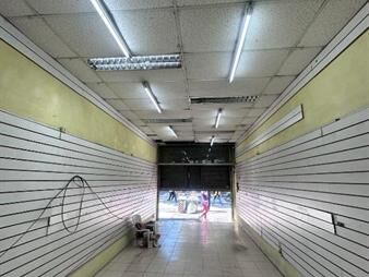 https://web5.gallito.com.uy/local-comercial-en-tres-cruces-inmuebles-26994735