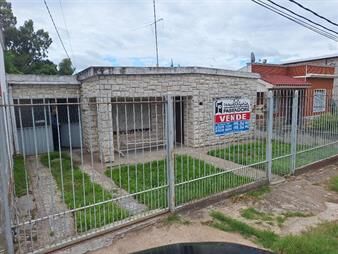 https://www.gallito.com.uy/casa-al-frente-con-galpon-amplio-al-fdo-y-otra-comodidad-inmuebles-26995630