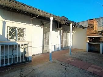 https://web5.gallito.com.uy/apartamento-tipo-casa-proximo-a-av-italia-y-comercio-inmuebles-27049085