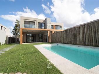 https://www.gallito.com.uy/alquiler-en-barrio-parques-4-dorm-piscina-seguridad-gje-x2-inmuebles-27129250