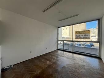 https://web5.gallito.com.uy/diri-cerrito-y-treinta-y-tres-muy-buen-punto-81m2-inmuebles-16147489