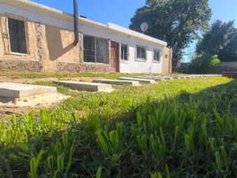 https://www.gallito.com.uy/linda-casa-de-2-dorm-hogar-patio-c-parrilla-y-lugar-coche-inmuebles-27261684