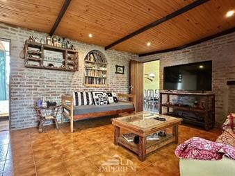 https://www.gallito.com.uy/hermosa-casa-con-un-gran-terreno-en-calle-66-en-la-costa-inmuebles-27297183