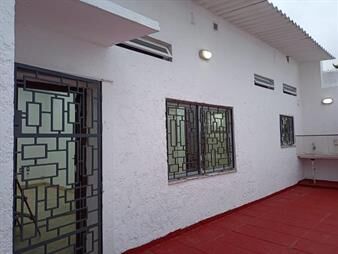 https://www.gallito.com.uy/tipo-casita-a-1-cuadra-nuevocentro-shopping-impecable-estad-inmuebles-27971950