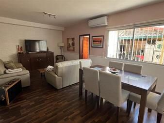 https://www.gallito.com.uy/sobre-calle-tranquila-a-pasos-de-todo-impecable-divina-inmuebles-27336766