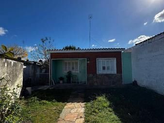 https://www.gallito.com.uy/padron-grande-con-casa-y-dos-aptos-a-reciclar-se-escucha-of-inmuebles-27342481