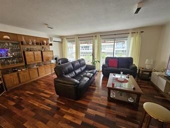 https://www.gallito.com.uy/apartamento-en-pocitos-de-3dormitorios-mas-servicios-5-baños-inmuebles-27352012