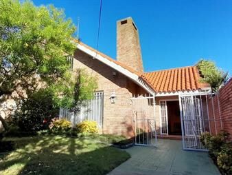https://www.gallito.com.uy/dueño-vende-calido-chalet-en-casco-antiguo-de-carrasco-sur-inmuebles-27388260