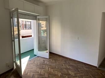https://www.gallito.com.uy/muy-amplio-apto-en-palermo-inmuebles-27426298
