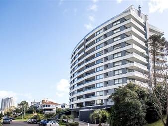 https://www.gallito.com.uy/apto-en-torre-esmeralda-de-3-dormitorios-en-playa-brava-inmuebles-27468725
