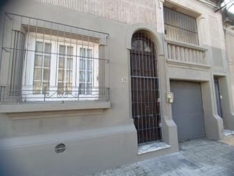 https://www.gallito.com.uy/dueño-vende-casa-mas-dos-apartamentos-padron-unico-reducto-inmuebles-27513898