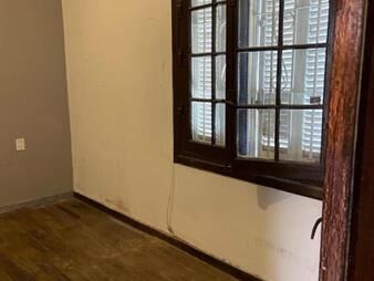 https://web5.gallito.com.uy/alquiler-casa-de-3-dormitorios-con-azotea-en-la-comercial-inmuebles-27548381