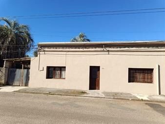https://www.gallito.com.uy/casa-a-estrenar-a-una-cuadra-de-ituzaingo-inmuebles-27553954