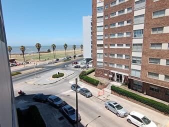 https://www.gallito.com.uy/carace-y-rambla-gandhi-con-garage-y-calefaccion-inmuebles-27569681
