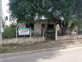 https://www.gallito.com.uy/casa-cuatro-dormitorios-jardin-entrada-vehicular-inmuebles-27595802
