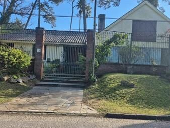 https://www.gallito.com.uy/venta-de-exclusiva-casa-en-cantegril-4-dormitorios-inmuebles-27373544