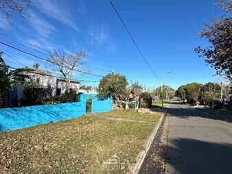 https://www.gallito.com.uy/venta-de-casa-a-reciclar-con-terreno-en-las-piedras-inmuebles-27610599